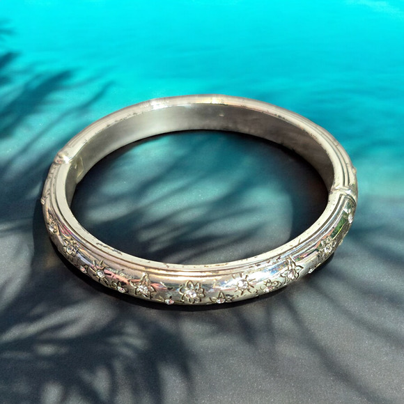 Brighton daisies and stars etched bangle bracelet with Swarovski crystals - Picture 8 of 8